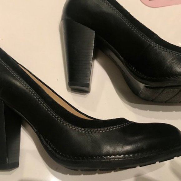 Hush Puppies Leather Pumps - Picture 2 of 3